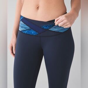 Lululemon Wunder Under Crop Tights in Samba Snake Inkwell, size 2